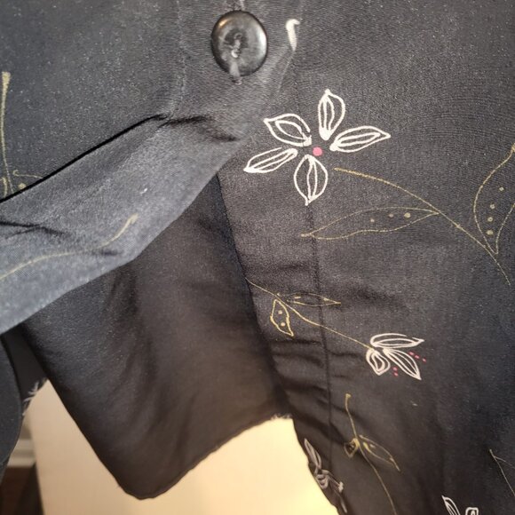 Maggie Barnes Blouse Long Sleeve Button Up Top Black Floral Plus Size 3X - Picture 13 of 13